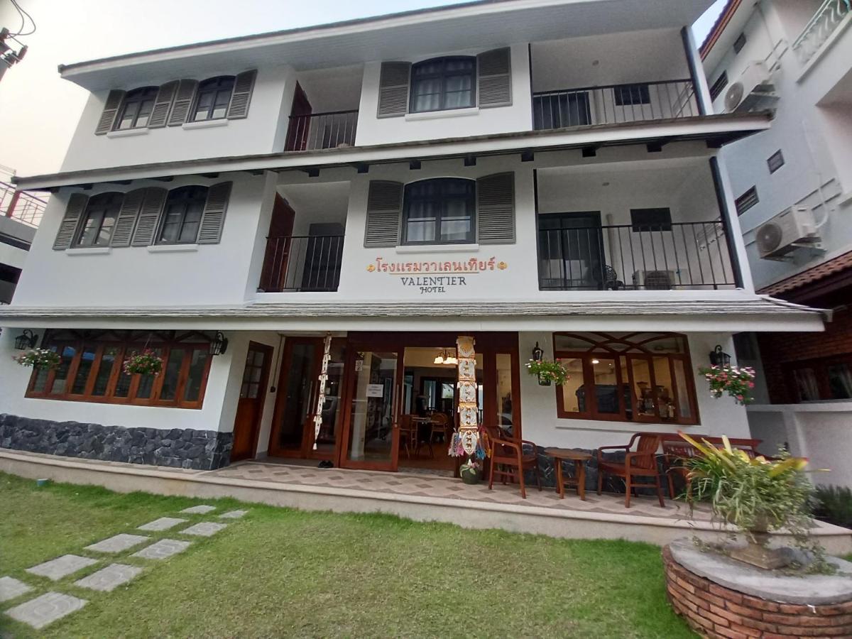 Valentier Cafe And Hotel Chiang Mai Exterior photo