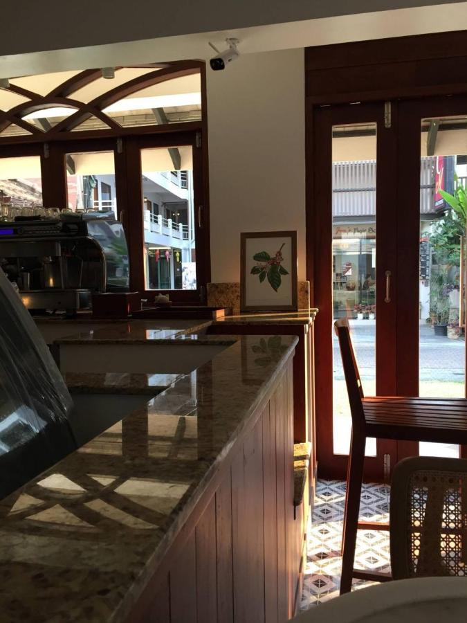 Valentier Cafe And Hotel Chiang Mai Exterior photo
